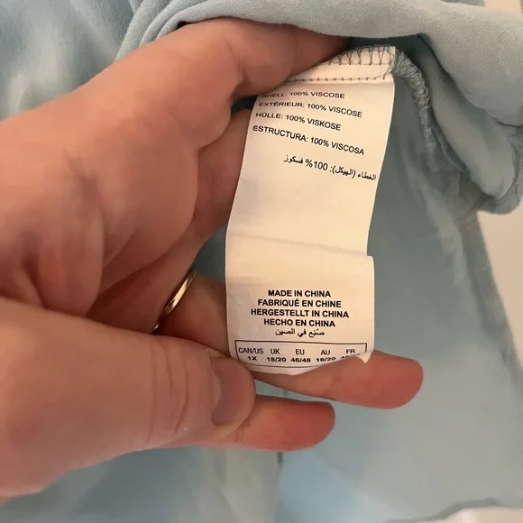 Blue Top with High-Low hem - Picture 3 of 4